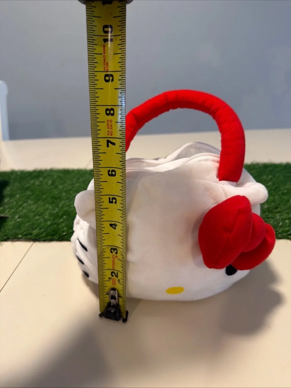 Hello Kitty White Plush Kids Bag with Red Bow and‎ Handle
